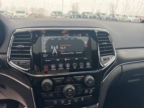 Used 2020 Jeep Grand Cherokee Limited image 12