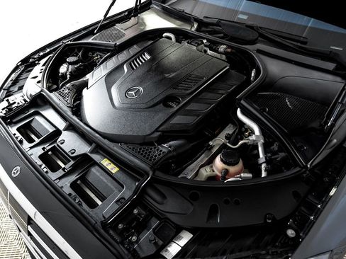 Used 2022 Mercedes-Benz S 580 4MATIC Sedan w/ AMG Line Package image 47