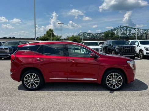 Used 2024 GMC Terrain Denali w/ Denali Premium Package AWD/4WD image 7