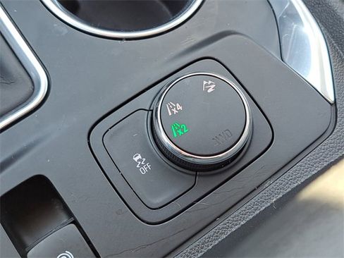 Used 2020 Chevrolet Traverse LS image 16