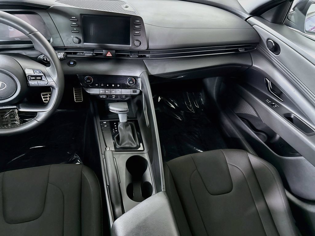 Certified 2025 Hyundai Elantra Sport FWD image 25
