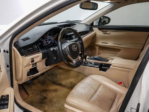 Used 2013 Lexus ES 350 w/ Luxury Pkg FWD image 18