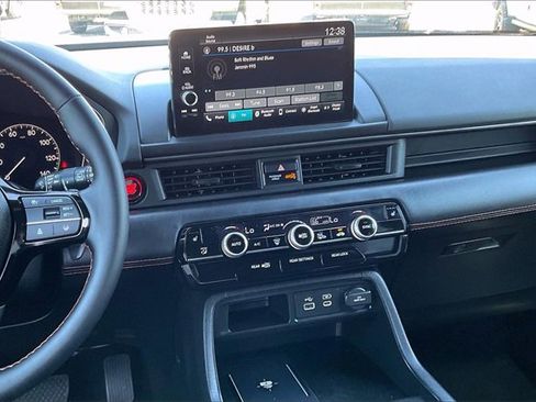 Used 2025 Honda Pilot TrailSport image 5