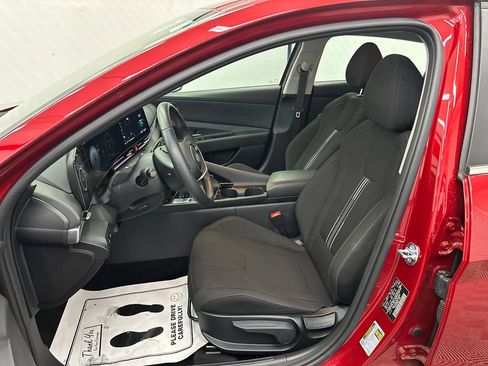 Used 2025 Hyundai Elantra SEL w/ Cargo Package FWD image 9