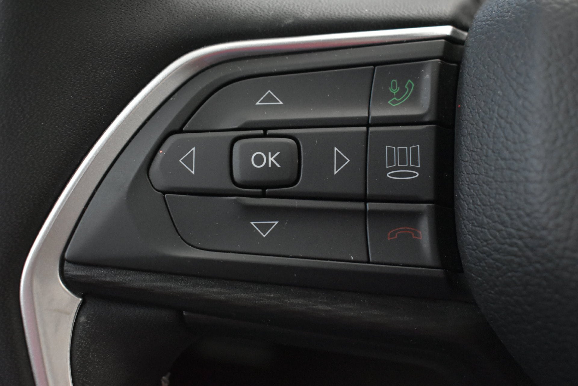 Used 2023 Jeep Grand Cherokee Altitude AWD/4WD image 20