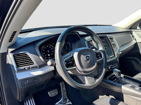 Used 2021 Volvo XC90 T5 Momentum w/ Climate Package image 10