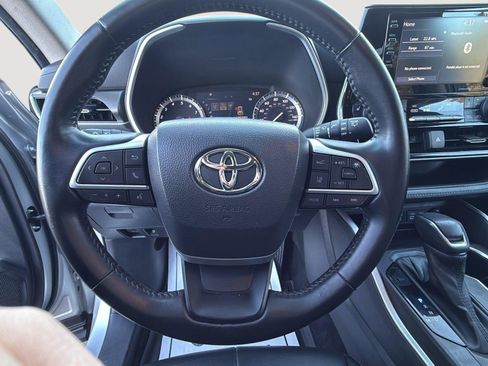 Used 2022 Toyota Highlander XLE image 12