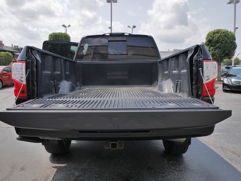 Used 2019 Nissan Titan SV w/ SV Convenience Package AWD/4WD image 15