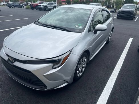 Used 2023 Toyota Corolla LE w/ Carpet Mat Package (TMS) FWD image 2