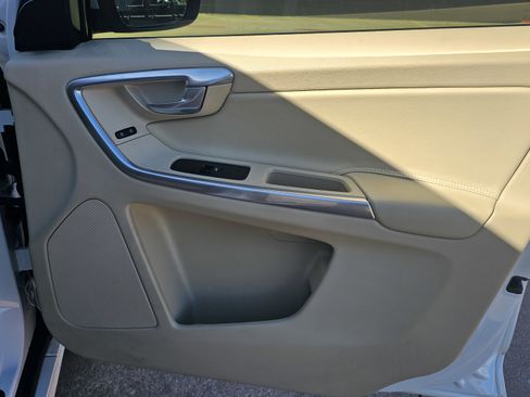 Used 2015 Volvo XC60 T5 Platinum image 33