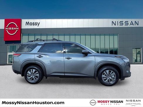 New 2025 Nissan Pathfinder SV image 8