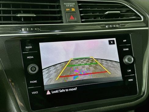 Used 2024 Volkswagen Tiguan SE w/ Panoramic Sunroof Package FWD image 23