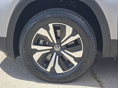 Used 2024 Volkswagen Atlas SE image 13