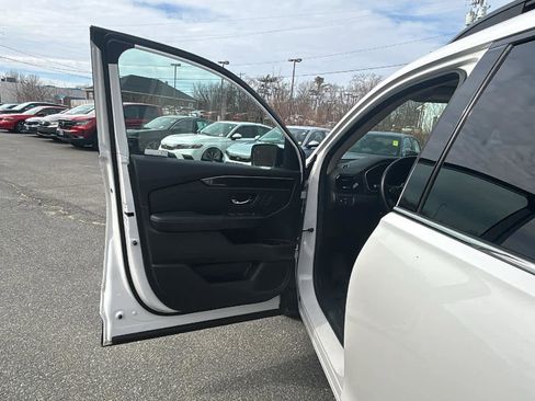 Used 2025 Honda Pilot Elite image 13