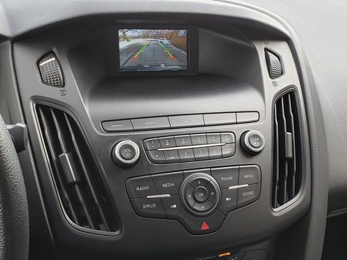 Used 2018 Ford Focus SE w/ SE Appearance Package image 22