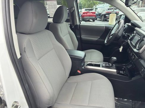 Certified 2019 Toyota Tacoma SR5 AWD/4WD image 11
