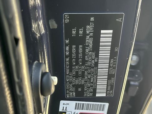 Used 2022 Toyota Highlander LE FWD image 28