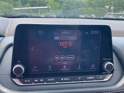 Used 2023 Nissan Rogue SV FWD image 21