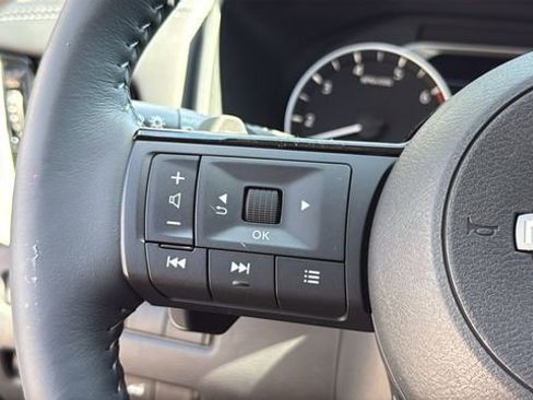 Used 2022 Nissan Rogue SV w/ SV Premium Package FWD image 22