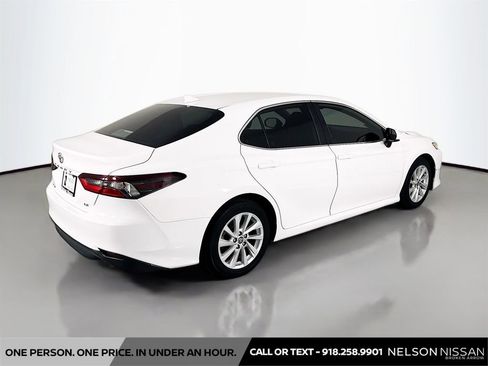 Used 2021 Toyota Camry LE FWD image 5