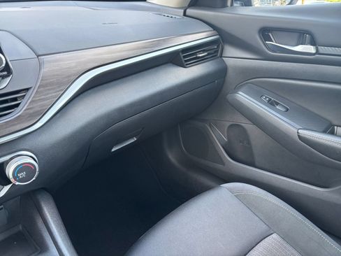 Used 2025 Nissan Altima 2.5 SV FWD image 35
