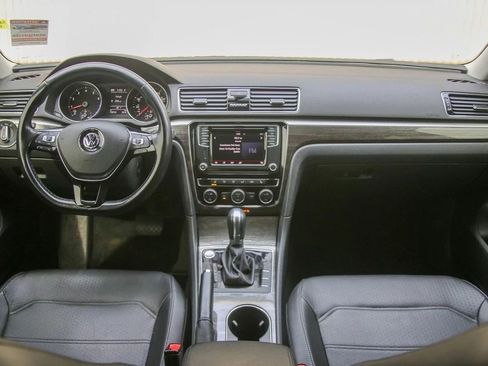 Used 2018 Volkswagen Passat 2.0T SE image 9