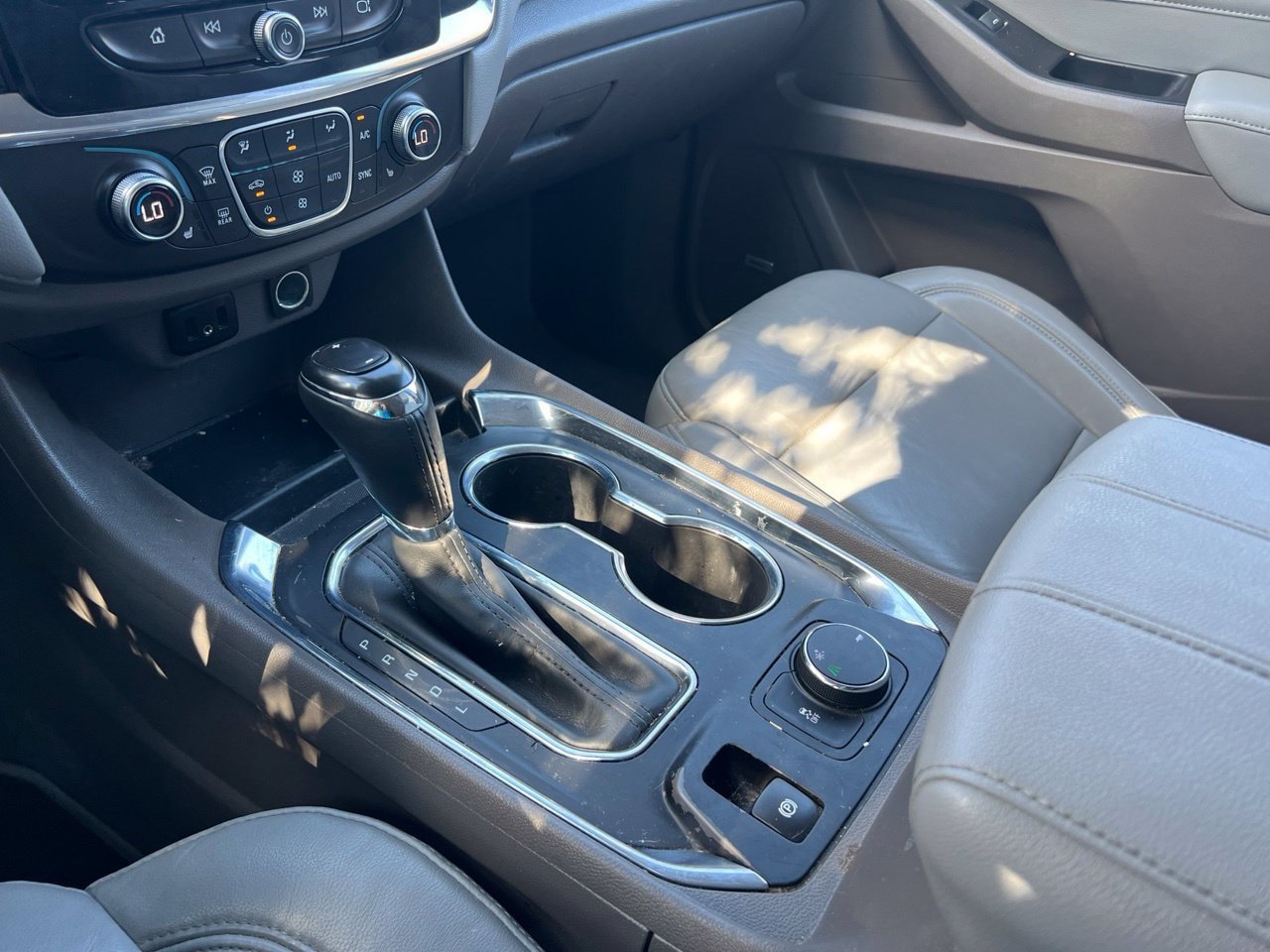 Used 2018 Chevrolet Traverse LT FWD image 21