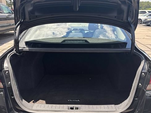Used 2025 Nissan Versa SV FWD image 30