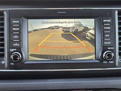 Used 2017 Kia Sedona LX w/ LX Essentials Premium Package image 17