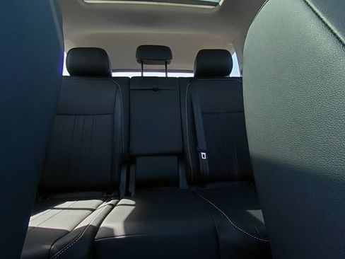 Used 2023 Volkswagen Tiguan SE w/ Panoramic Sunroof Package FWD image 30
