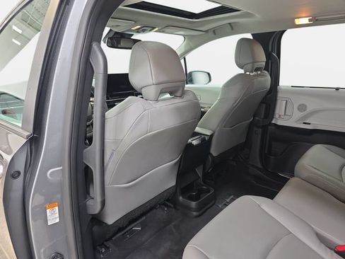 Certified 2026 Toyota Sienna XLE FWD image 10