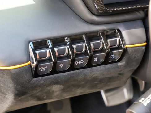 Used 2019 Lamborghini Aventador SVJ AWD/4WD image 21