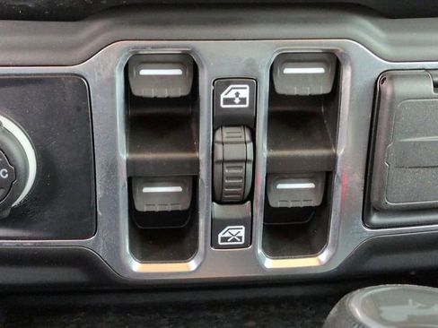 Used 2023 Jeep Wrangler Unlimited w/ Cold Weather Group image 25