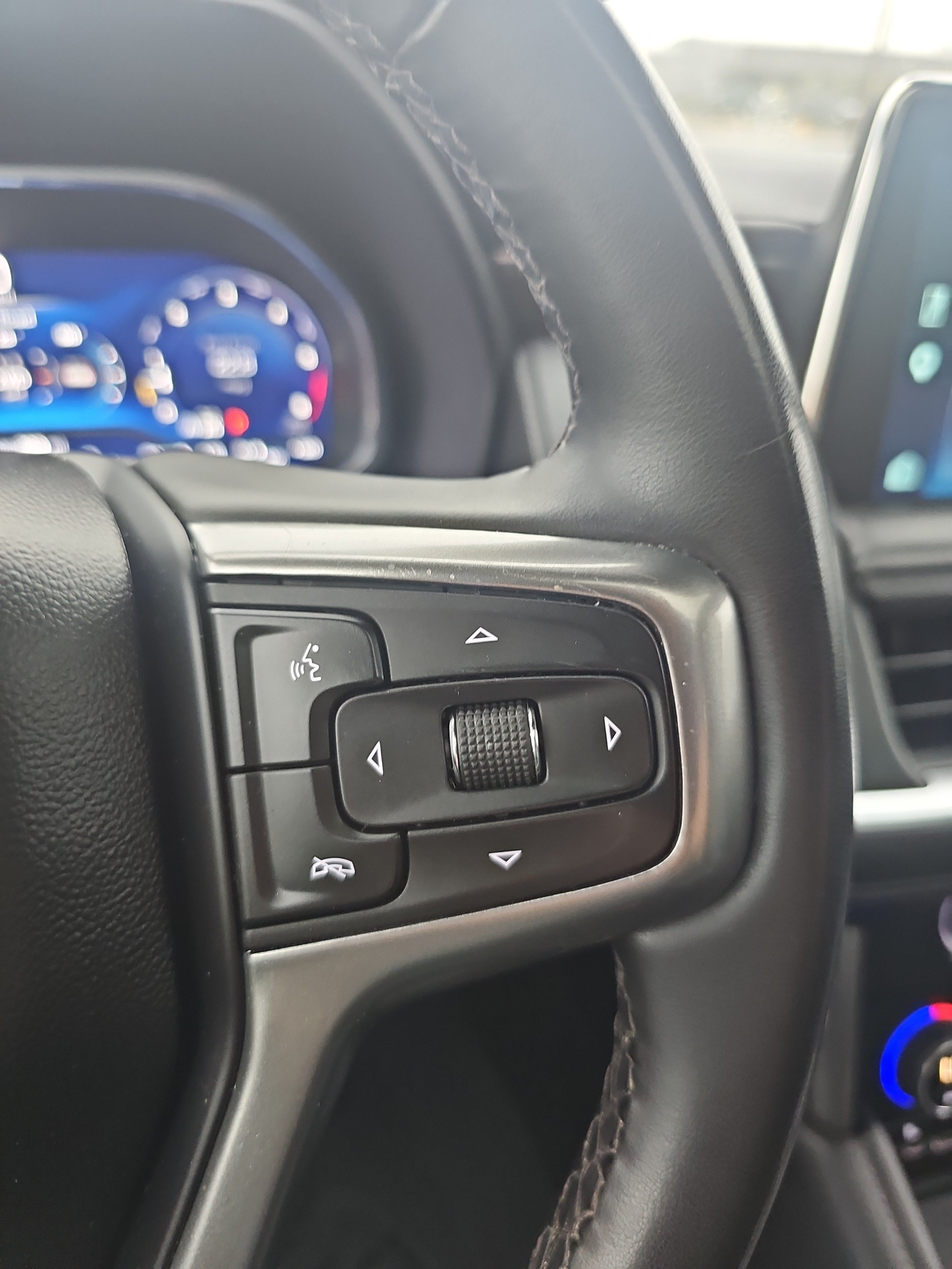 Used 2023 Chevrolet Suburban LT AWD/4WD image 24