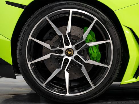 Used 2015 Lamborghini Aventador LP 700-4 image 17