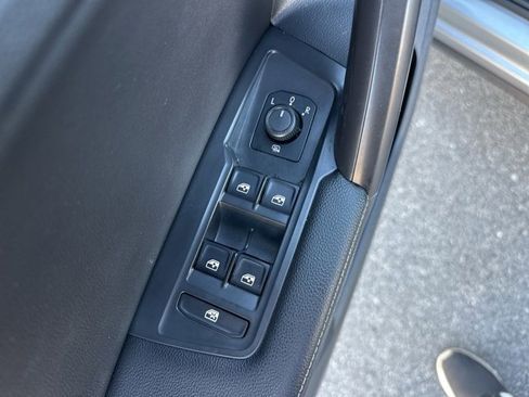 Used 2022 Volkswagen Tiguan S image 27