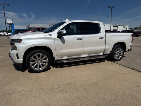 Used 2019 Chevrolet Silverado 1500 High Country w/ Technology Package AWD/4WD image 4