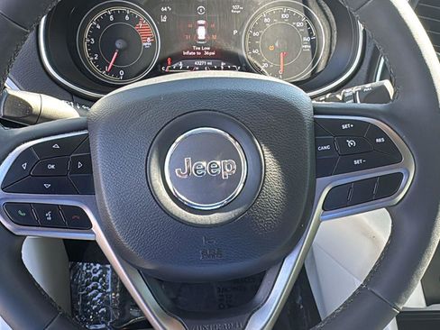 Used 2021 Jeep Cherokee Latitude Lux w/ Comfort/Convenience Group image 11