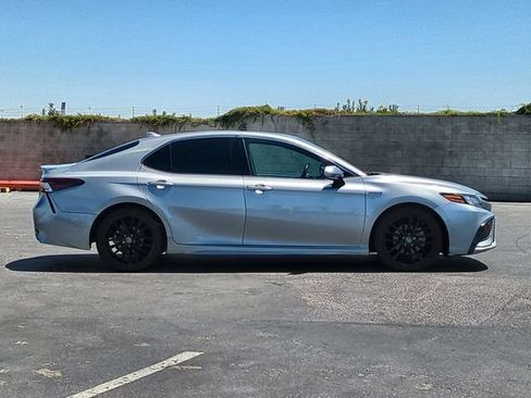 Used 2021 Toyota Camry XSE w/ Navigation Upgrade Package FWD image 9