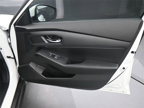 Used 2025 Honda Accord LX image 6
