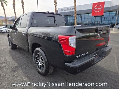 Used 2022 Nissan Titan SV image 4