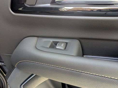 New 2025 Chevrolet Suburban Premier image 32