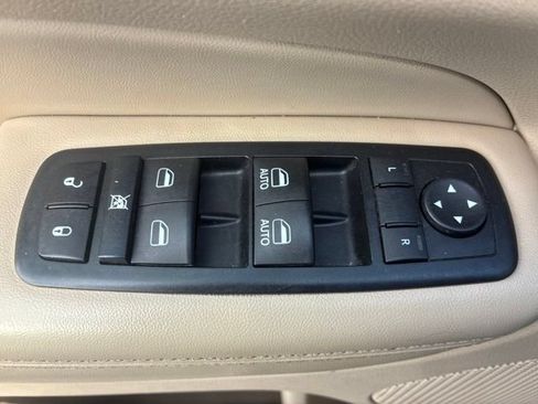 Used 2017 Jeep Grand Cherokee Laredo w/ Quick Order Package 23E AWD/4WD image 15