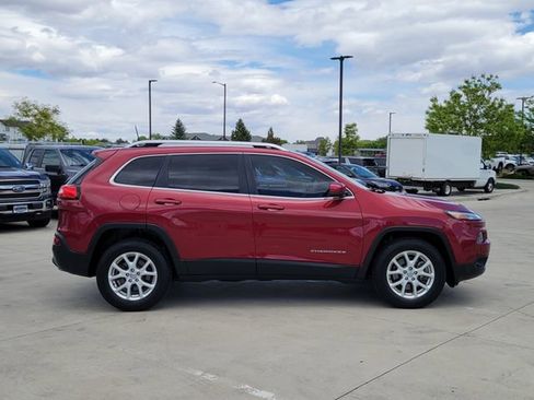 Used 2016 Jeep Cherokee Latitude w/ Cold Weather Group AWD/4WD image 2