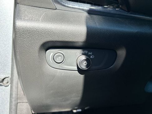 Used 2023 Chevrolet Traverse LT FWD image 22