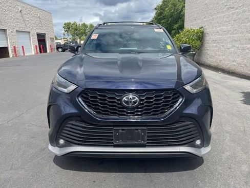Used 2022 Toyota Highlander XSE image 2