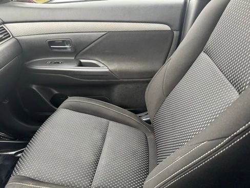 Used 2018 Mitsubishi Outlander SE AWD/4WD image 21
