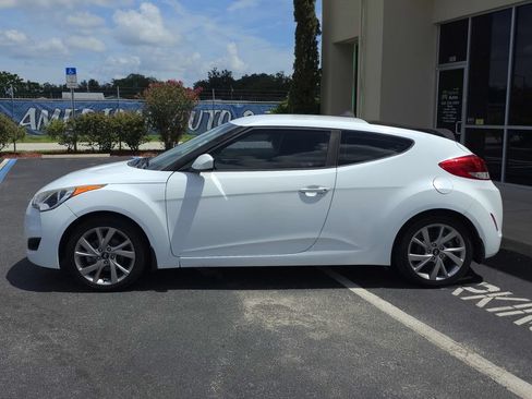 Used 2016 Hyundai Veloster FWD image 8