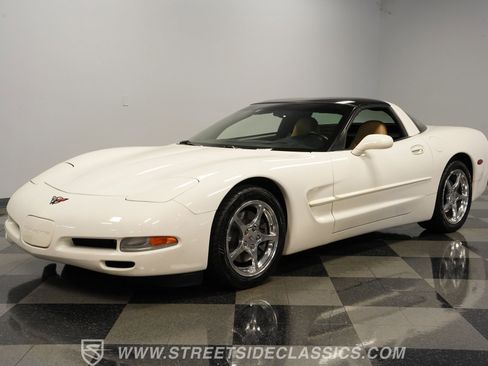 Used 2001 Chevrolet Corvette Coupe w/ Preferred Equipment Group2 RWD image 6