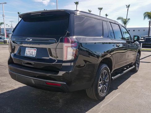 Used 2022 Chevrolet Suburban Z71 w/ Luxury Package image 9
